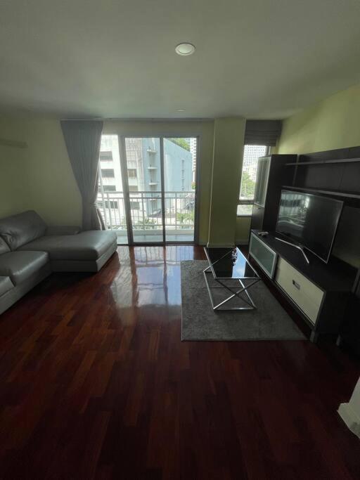 Delightful Condo In Central Location At Sukhumvit 49 Bangkok Exterior photo