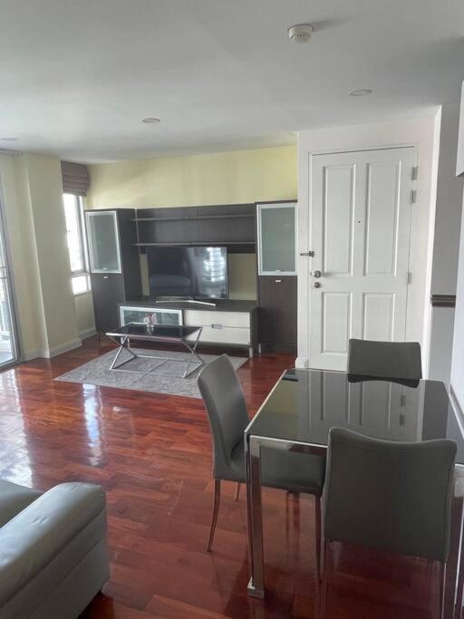 Delightful Condo In Central Location At Sukhumvit 49 Bangkok Exterior photo